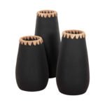 Αγόρασε ΣΕΤ 3ΤΜΧ ΔΙΑΚΟΣΜΗΤΙΚΑ ΒΑΖΑ HM4372 ΤΕΡΑΚΟΤΑ ΣΕ ΜΑΥΡΟ ΜΕ ΠΛΕΞΗ ΨΑΘΑΣ ΣΤΟ ΣΤΟΜΙΟ σε μοναδική τιμή στο clickforshop.gr